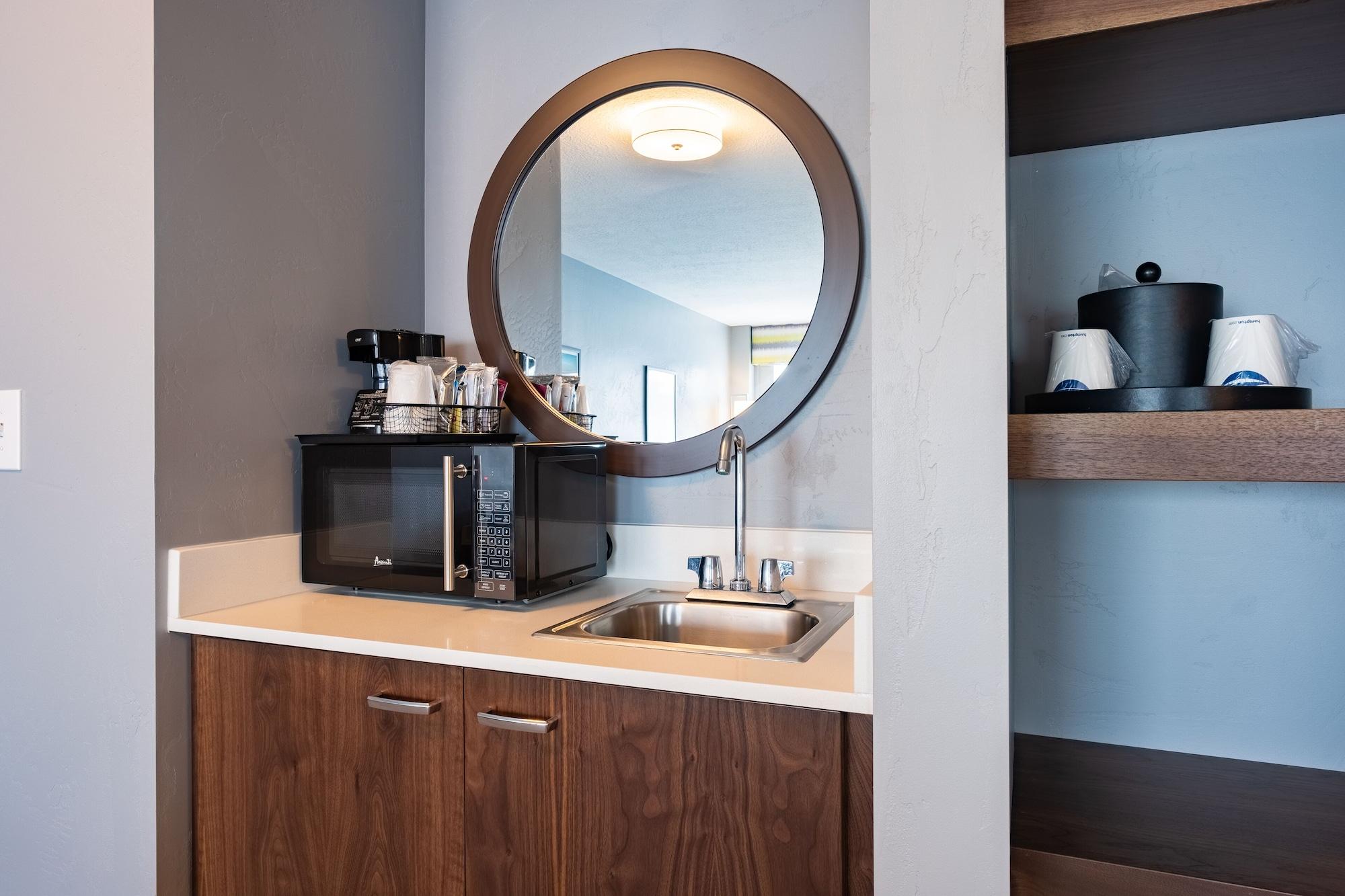 Hampton Inn & Suites Salt Lake City Airport Екстериор снимка