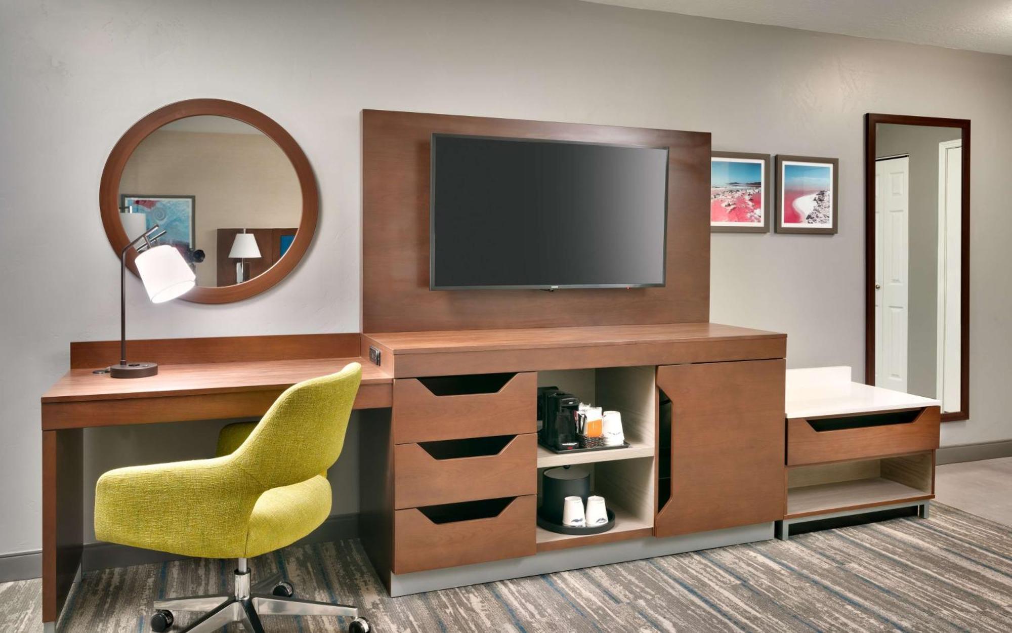 Hampton Inn & Suites Salt Lake City Airport Екстериор снимка