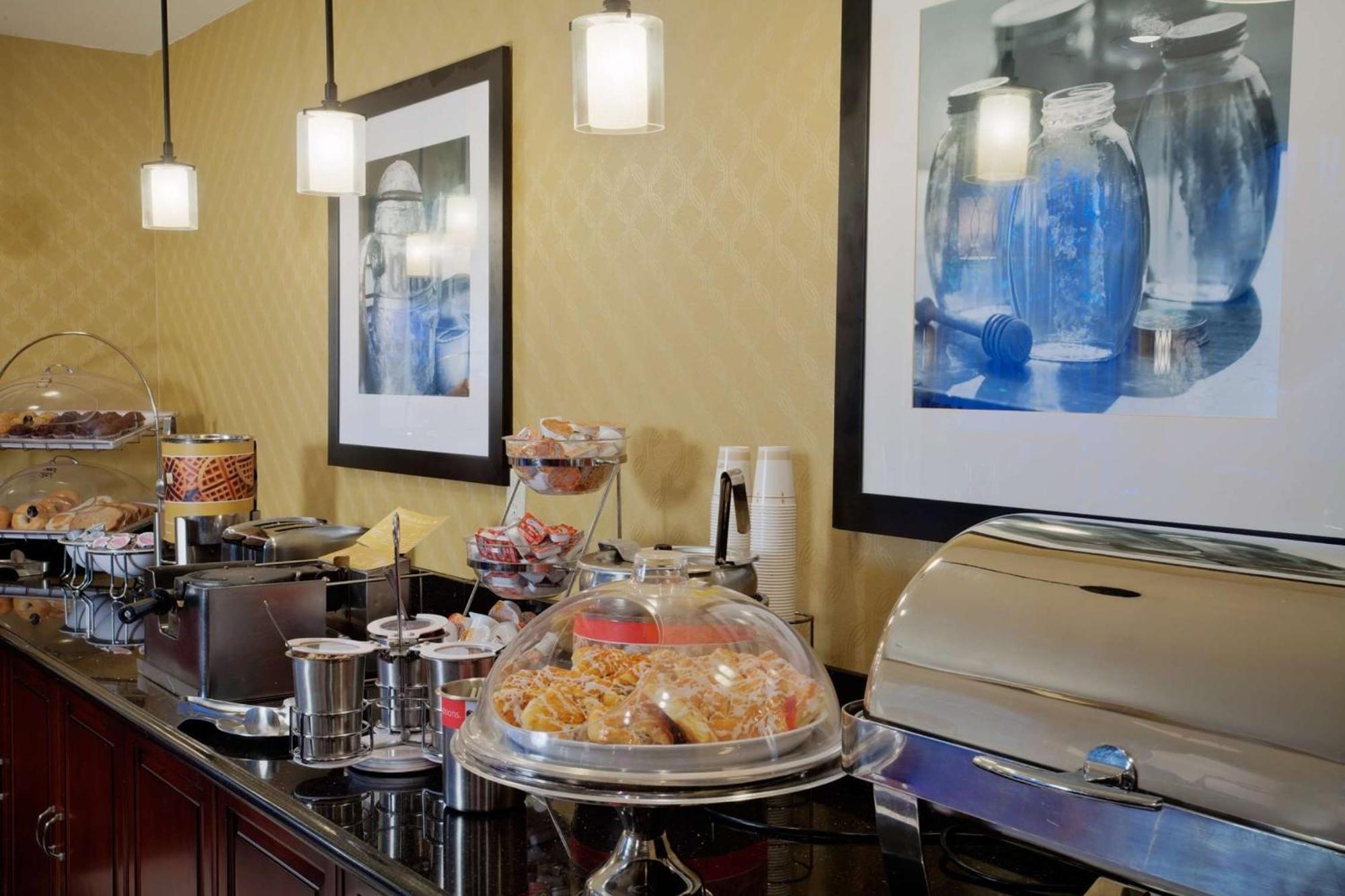 Hampton Inn & Suites Salt Lake City Airport Екстериор снимка