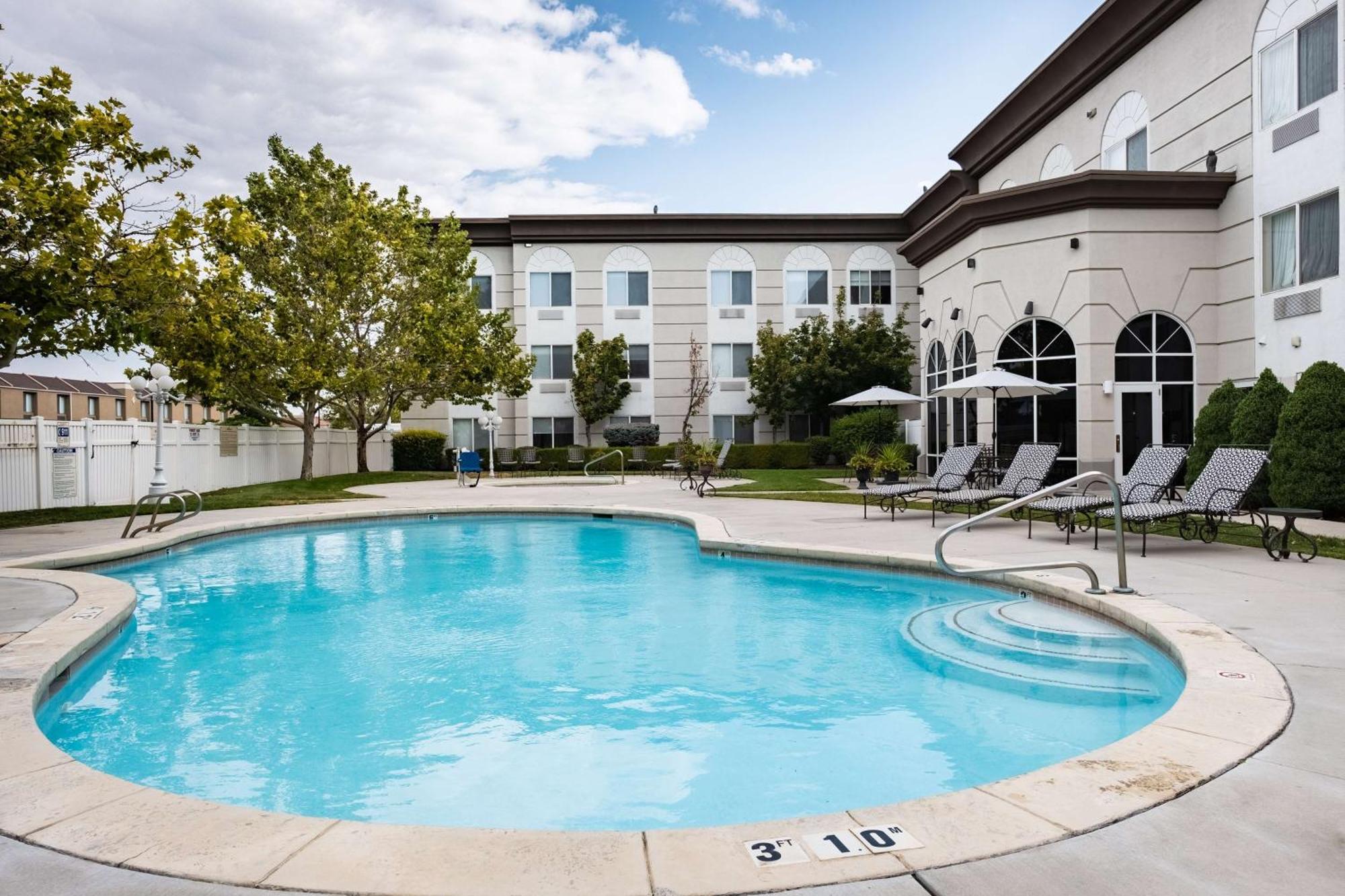Hampton Inn & Suites Salt Lake City Airport Екстериор снимка