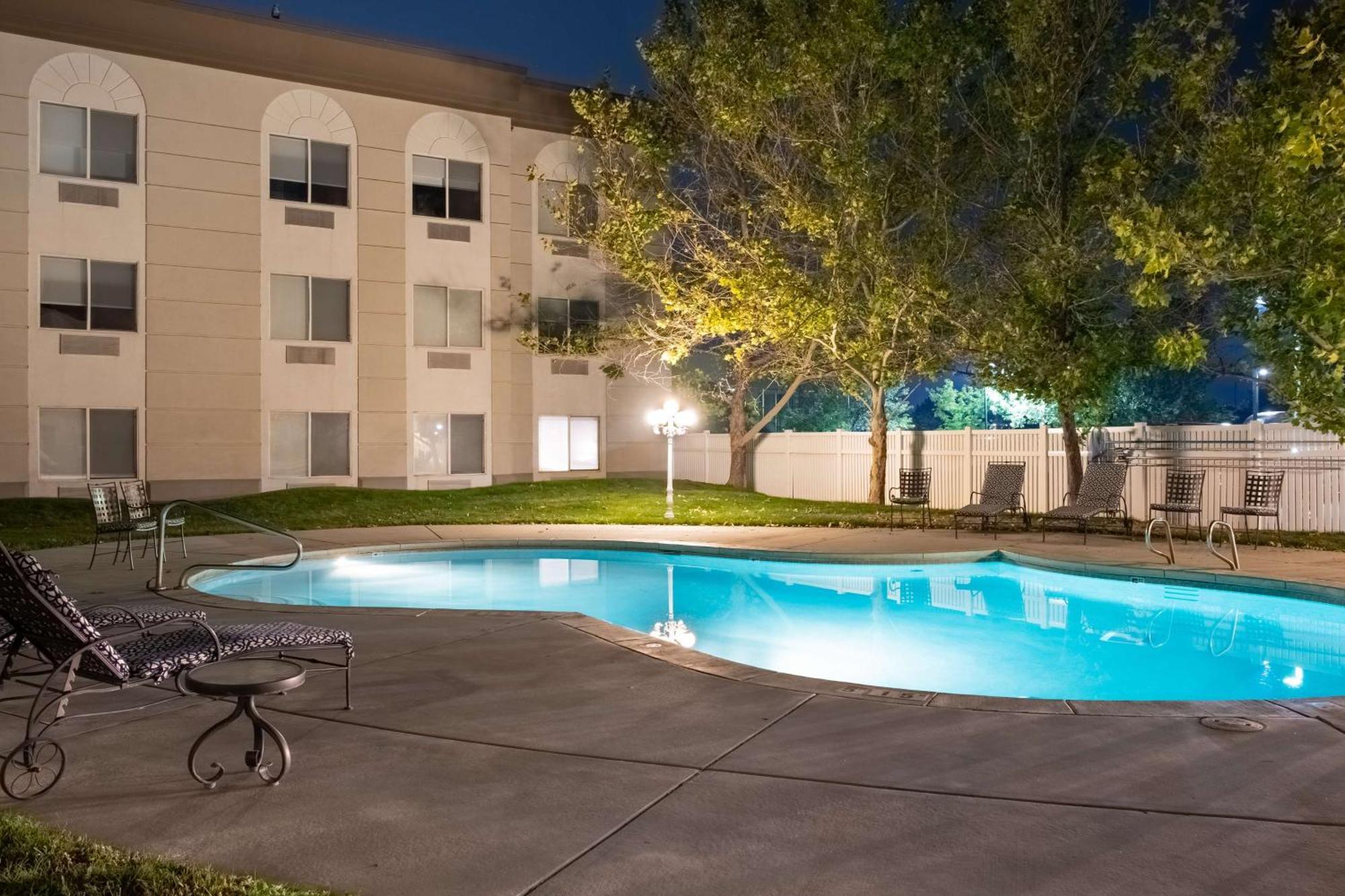 Hampton Inn & Suites Salt Lake City Airport Екстериор снимка